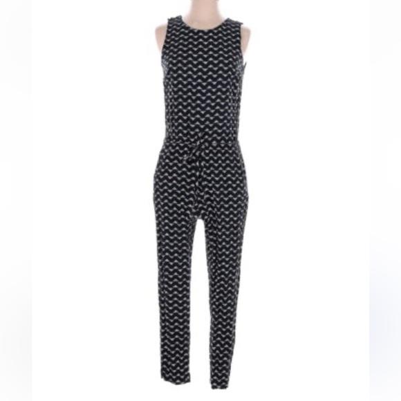 Old Navy Black and white geometric Minimalist Ankle  jumpsuit Small - Picture 3 of 14